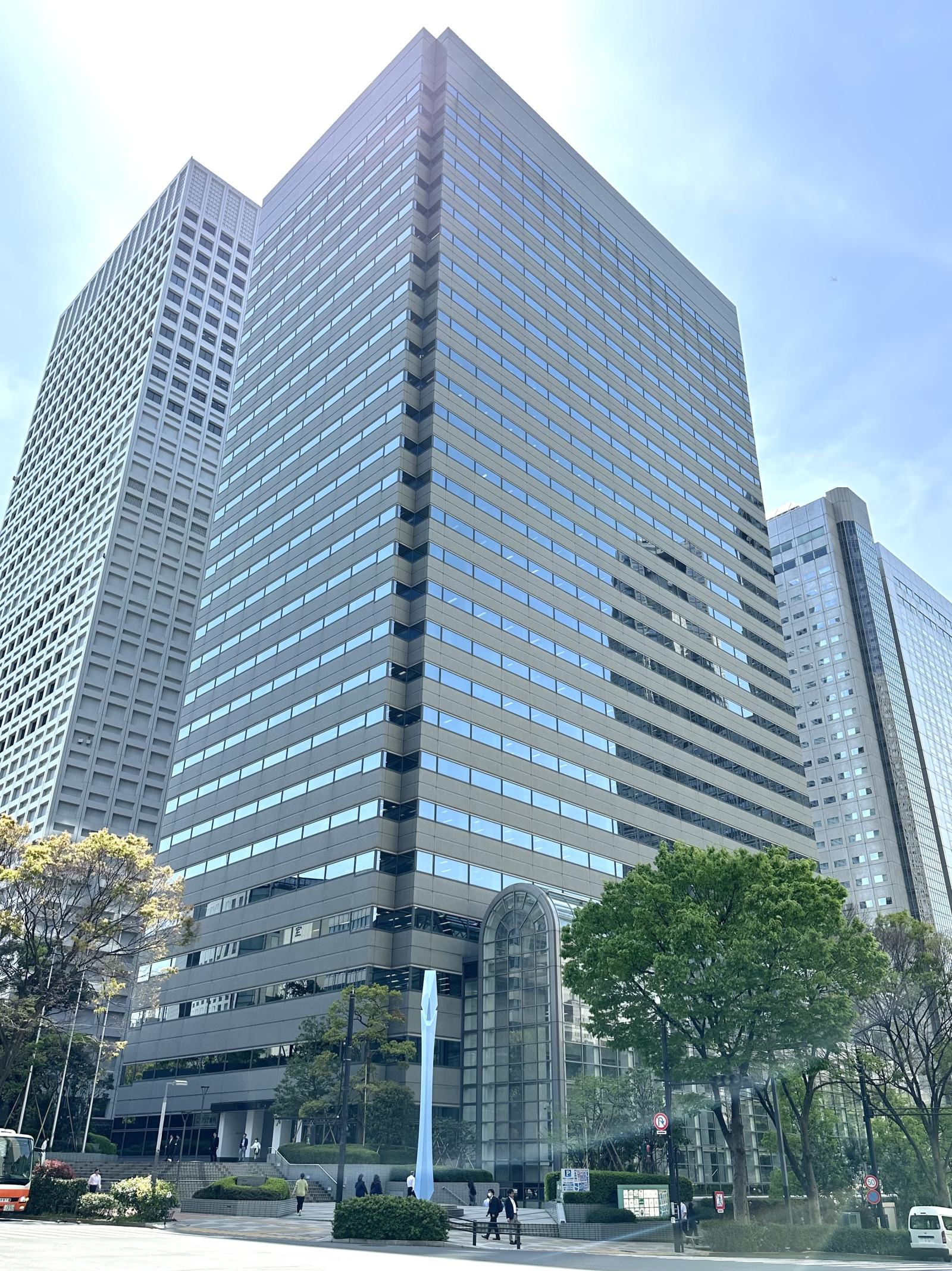 新宿モノリス
