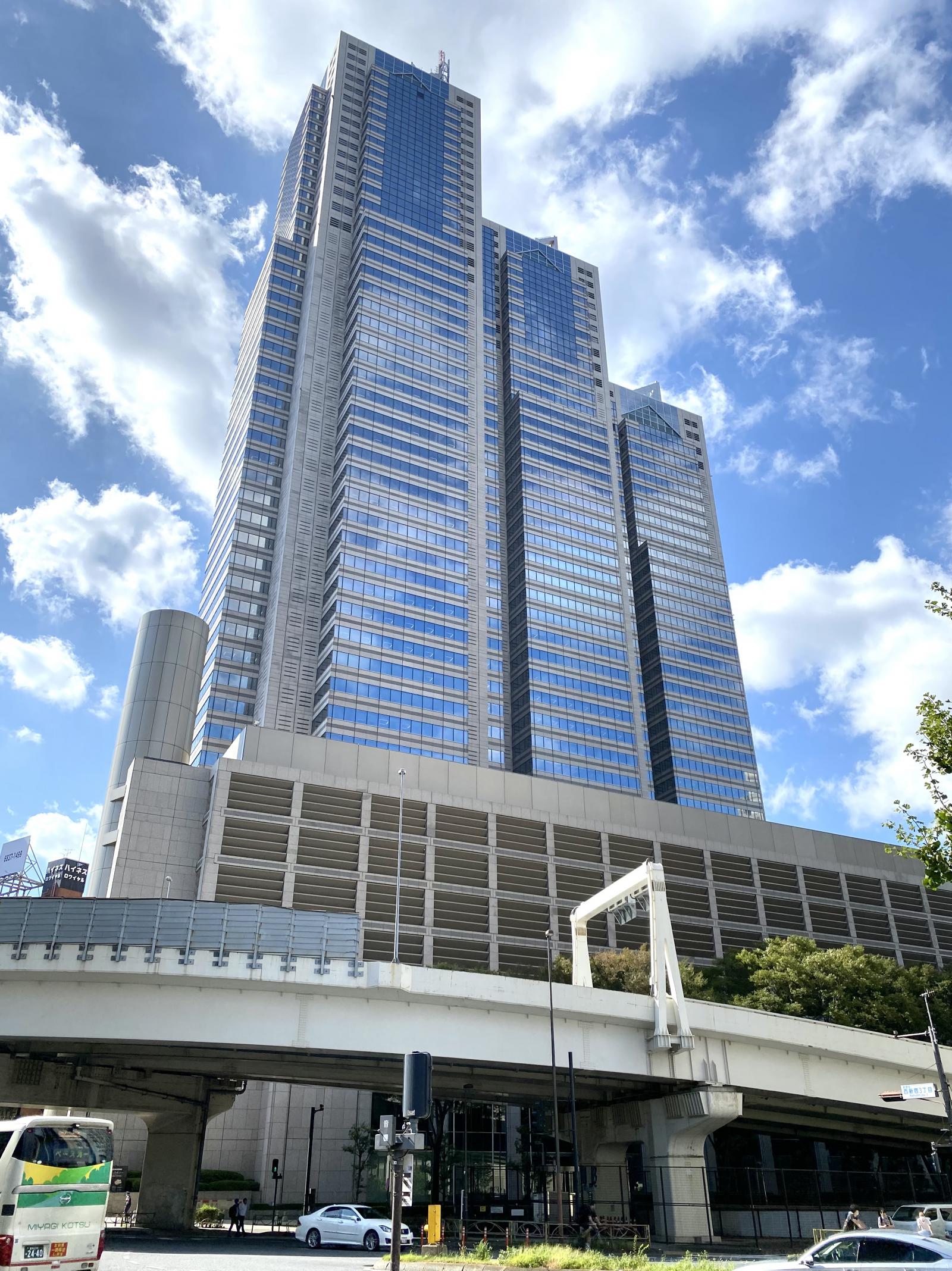 新宿パークタワー