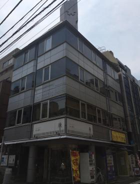 コハラビル本館の外観写真