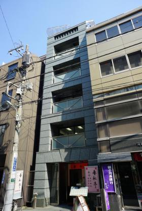 坂根八重洲ビルの外観写真