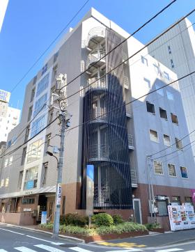 交通ビルの外観写真