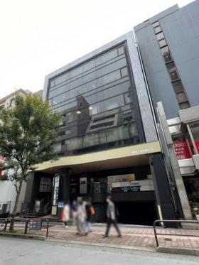 御茶ノ水駅前ビルの外観写真